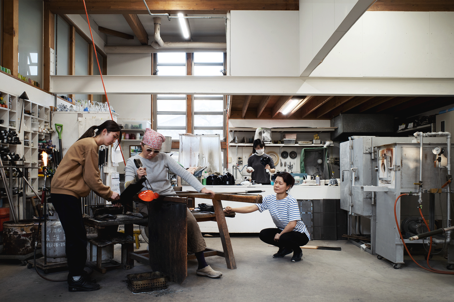 Kazumi Tsuji and team blowing glass