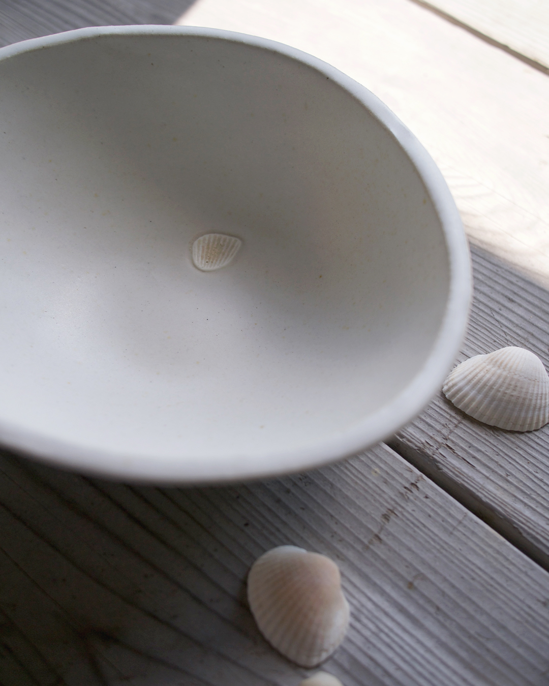 A close up of a seashell imprint detail in a bowl by Keisuke Iwata.