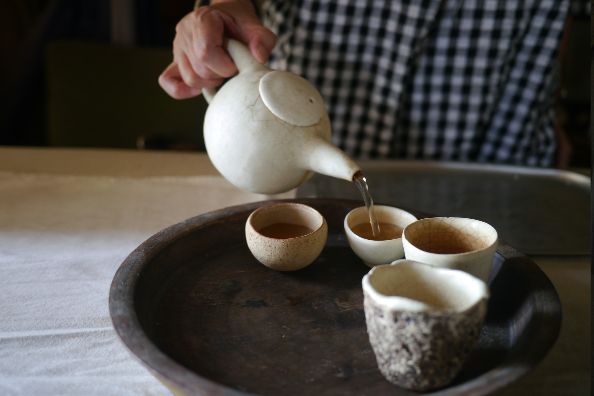Pouring and serving tea from Keisuke Iwata's teapot and teacups